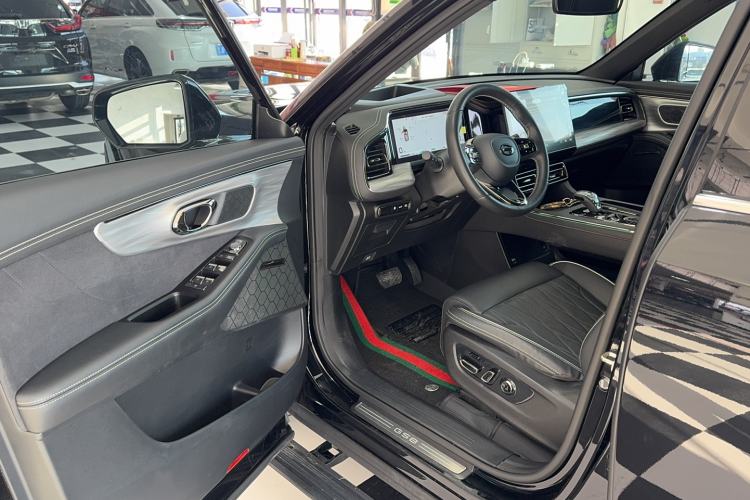 Used GAC Trumpchi GS8 2024 Dual-Motor Series 2.0TM Two-Wheel Drive Premium Edition Interior 2