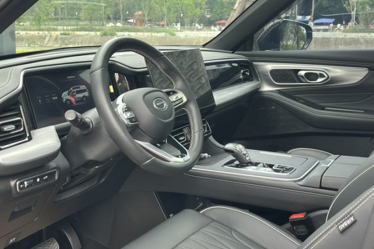 Used GAC Trumpchi GS8 2024 Linghang Series 2.0 TGDI Two-Wheel Drive Luxury Smart Connectivity Version Interior 2