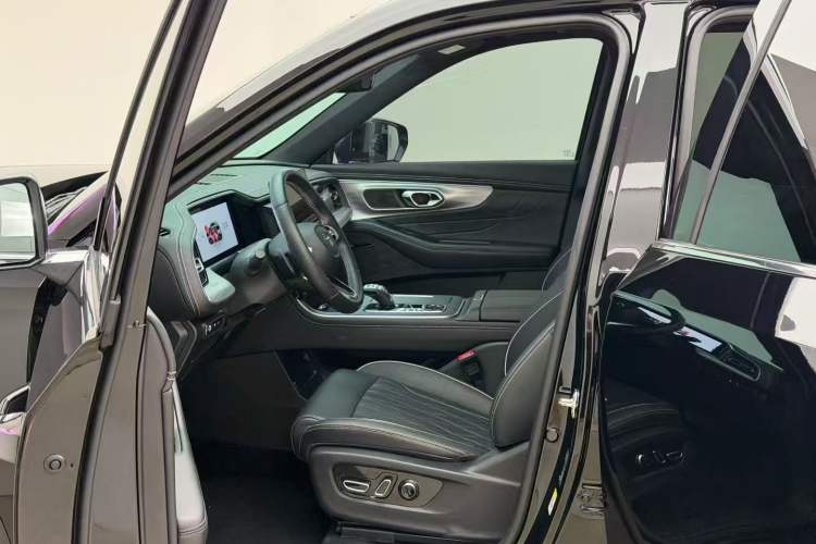 Used GAC Trumpchi GS8 2024 Linghang Series 2.0 TGDI Two-Wheel Drive Luxury Smart Connectivity Version Interior 3