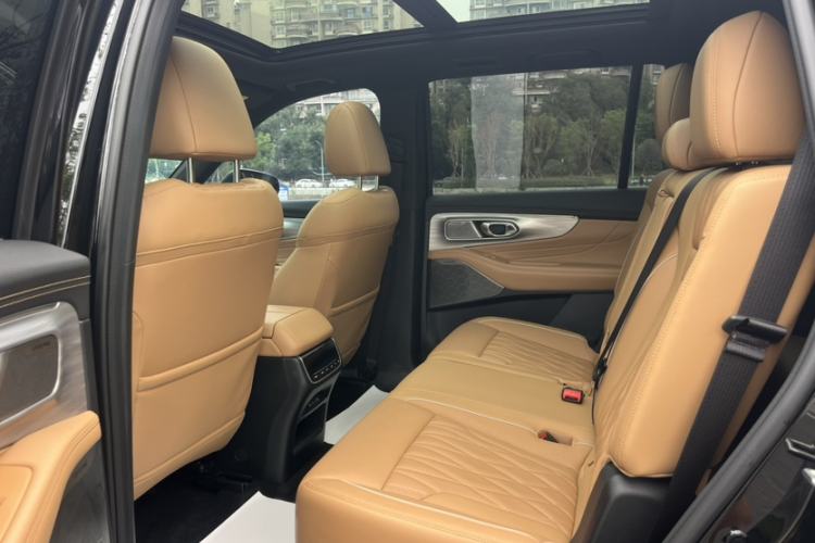 Used GAC Trumpchi GS8 2024 Linghang Series 2.0 TGDI Four-Wheel Drive Luxury Smart Connectivity Version Interior 3