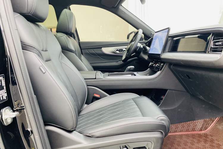 Used GAC Trumpchi GS8 2024 Linghang Series 2.0 TGDI Two-Wheel Drive Luxury Smart Connectivity Version Interior 3