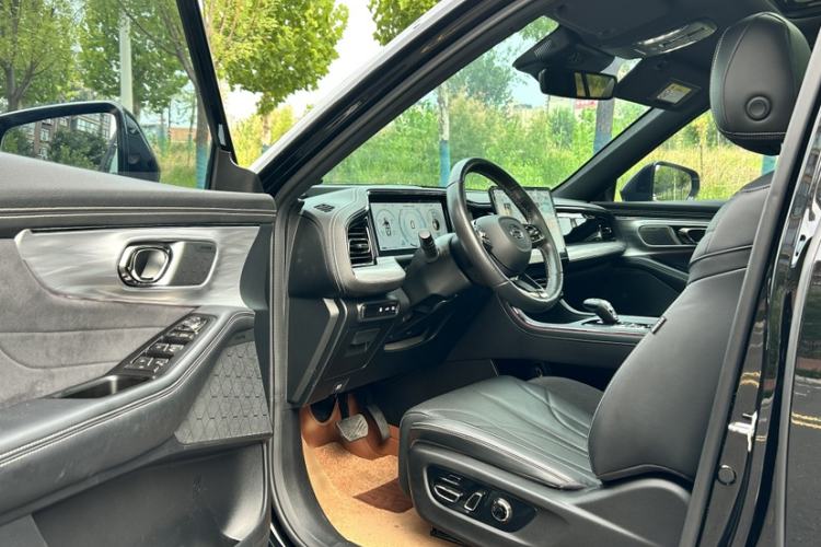 Used GAC Trumpchi GS8 2024 Dual-Motor Series 2.0TM Four-Wheel Drive Premium Edition Interior 3