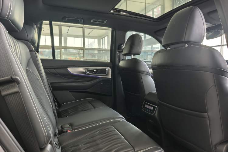 Used GAC Trumpchi GS8 2024 Linghang Series 2.0 TGDI Two-Wheel Drive Luxury Smart Connectivity Version Interior 3
