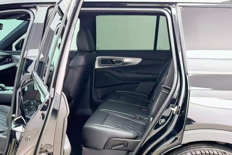 Used GAC Trumpchi GS8 2024 Linghang Series 2.0 TGDI Two-Wheel Drive Luxury Smart Connectivity Version Interior 4