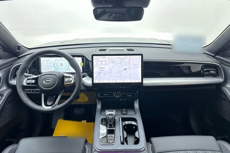 Used GAC Trumpchi GS8 2024 Linghang Series 2.0 TGDI Two-Wheel Drive Luxury Smart Connectivity Version Interior 4