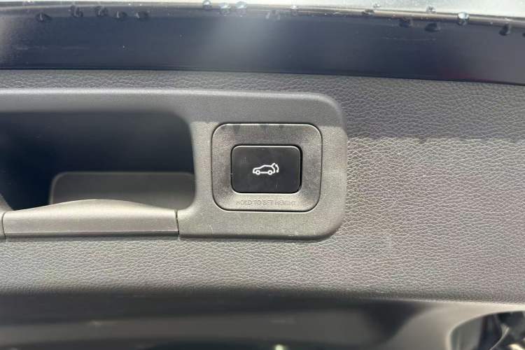 Used GAC Trumpchi GS8 2024 Linghang Series 2.0 TGDI Two-Wheel Drive Luxury Smart Connectivity Version Interior 4
