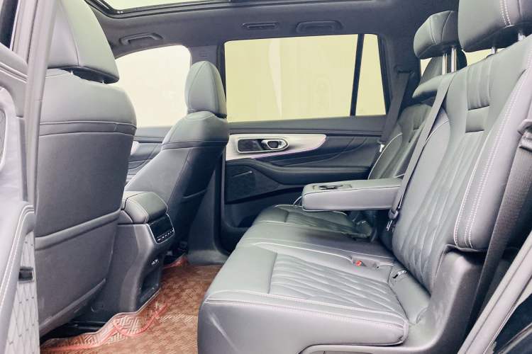 Used GAC Trumpchi GS8 2024 Linghang Series 2.0 TGDI Two-Wheel Drive Luxury Smart Connectivity Version Interior 4