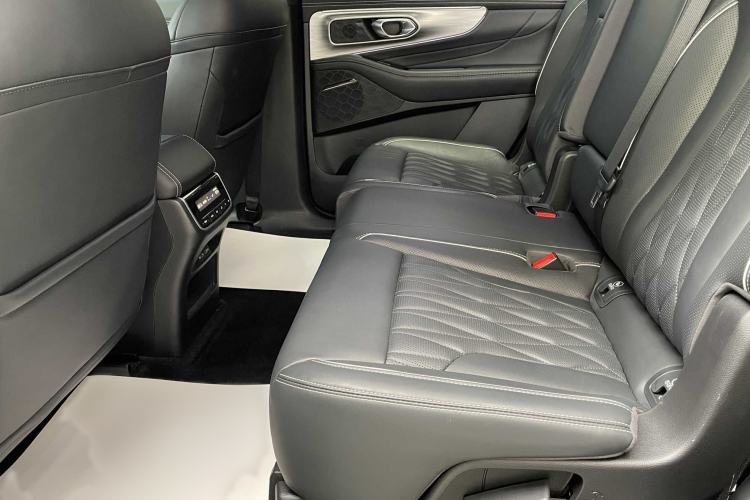 Used GAC Trumpchi GS8 2024 Linghang Series 2.0 TGDI Two-Wheel Drive Luxury Smart Connectivity Version Interior 4