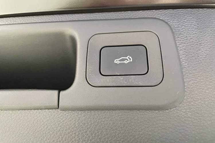 Used GAC Trumpchi GS8 2024 Linghang Series 2.0 TGDI Two-Wheel Drive Luxury Smart Connectivity Version Interior 7