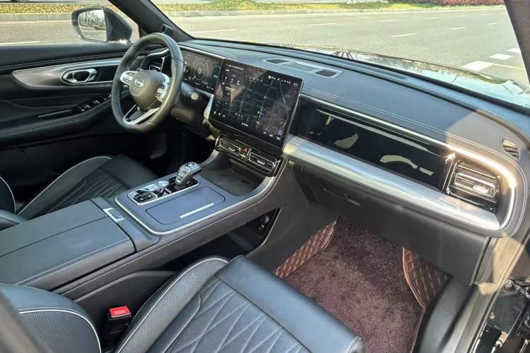 Used GAC Trumpchi GS8 2024 Linghang Series 2.0 TGDI Two-Wheel Drive Luxury Smart Connectivity Version Interior 8