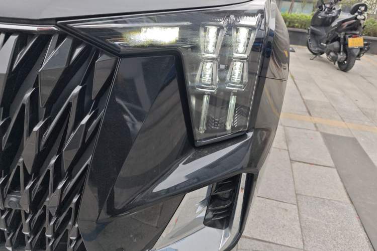Used GAC Trumpchi GS8 2024 Dual-Motor Series 2.0TM Two-Wheel Drive Premium Edition Left Front Headlight