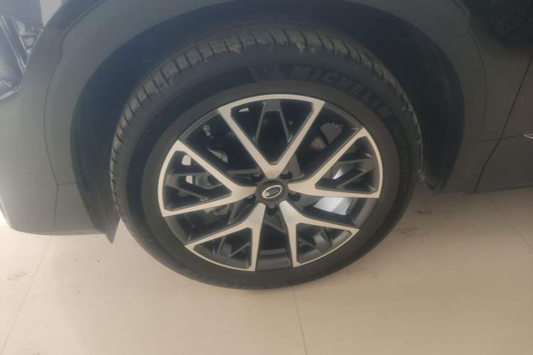 Used GAC Trumpchi GS8 2024 Linghang Series 2.0 TGDI Two-Wheel Drive Luxury Smart Connectivity Version Left Front Wheel Hub