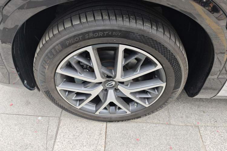 Used GAC Trumpchi GS8 2024 Dual-Motor Series 2.0TM Two-Wheel Drive Premium Edition Left Front Wheel Hub