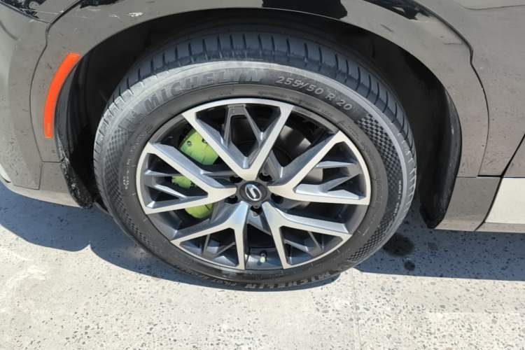 Used GAC Trumpchi GS8 2024 Dual-Motor Series 2.0TM Two-Wheel Drive Premium Edition Left Front Wheel Hub