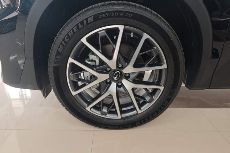 Used GAC Trumpchi GS8 2024 Linghang Series 2.0 TGDI Two-Wheel Drive Luxury Smart Connectivity Version Left Front Wheel Hub
