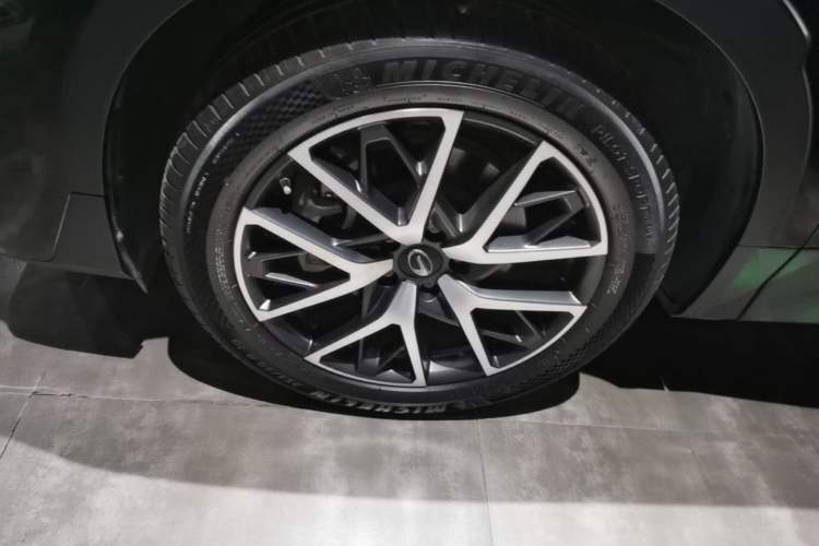 Used GAC Trumpchi GS8 2024 Linghang Series 2.0 TGDI Two-Wheel Drive Luxury Smart Connectivity Version Left Front Wheel Hub