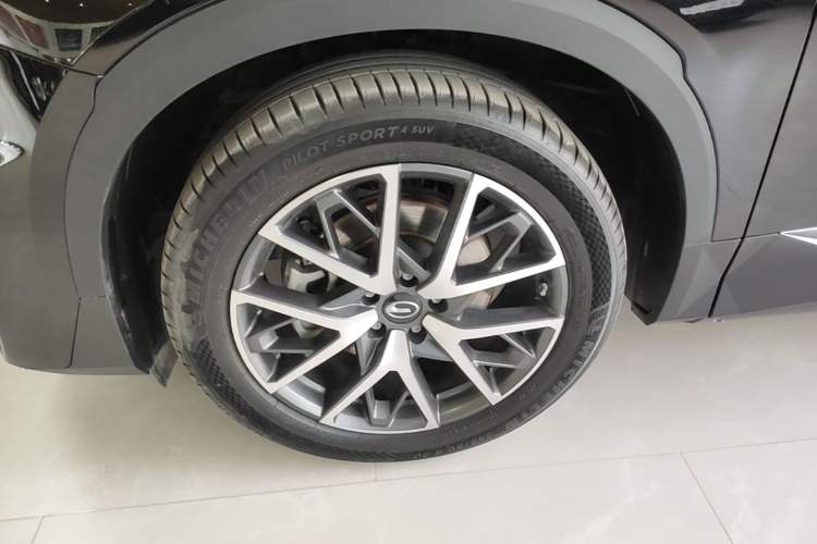 Used GAC Trumpchi GS8 2024 Linghang Series 2.0 TGDI Two-Wheel Drive Luxury Smart Connectivity Version Left Front Wheel Hub