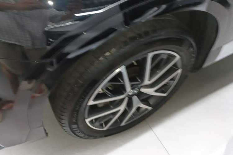 Used GAC Trumpchi GS8 2024 Dual-Motor Series 2.0TM Two-Wheel Drive Premium Edition Left Front Wheel Hub
