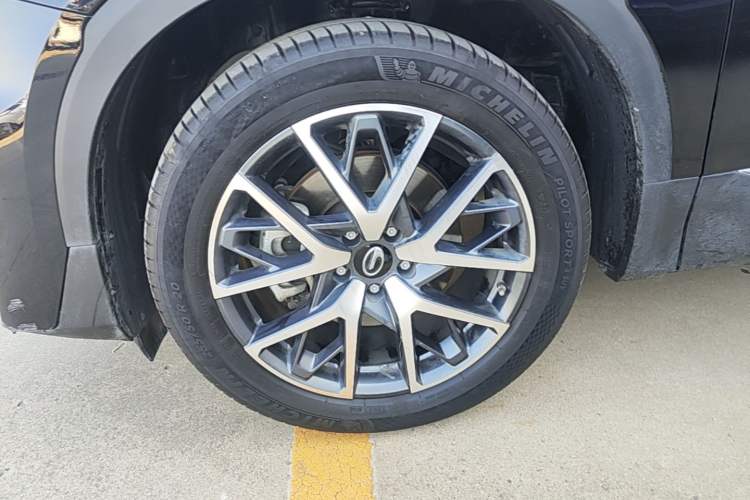 Used GAC Trumpchi GS8 2024 Linghang Series 2.0 TGDI Two-Wheel Drive Luxury Smart Connectivity Version Left Front Wheel Hub