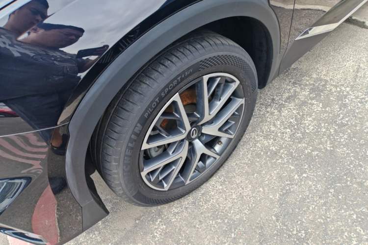 Used GAC Trumpchi GS8 2024 Linghang Series 2.0 TGDI Four-Wheel Drive Luxury Smart Connectivity Version Left Front Wheel Hub