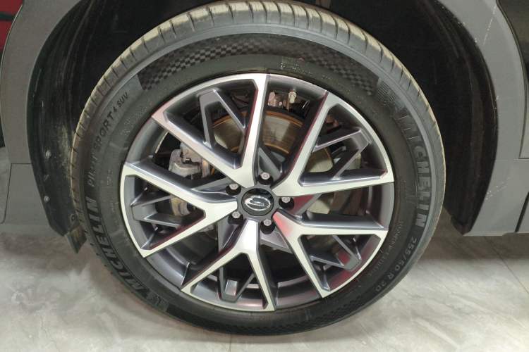 Used GAC Trumpchi GS8 2024 Linghang Series 2.0 TGDI Two-Wheel Drive Luxury Smart Connectivity Version Left Front Wheel Hub