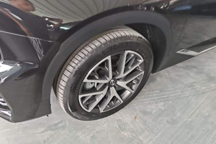 Used GAC Trumpchi GS8 2024 Linghang Series 2.0 TGDI Two-Wheel Drive Luxury Smart Connectivity Version Left Front Wheel Hub