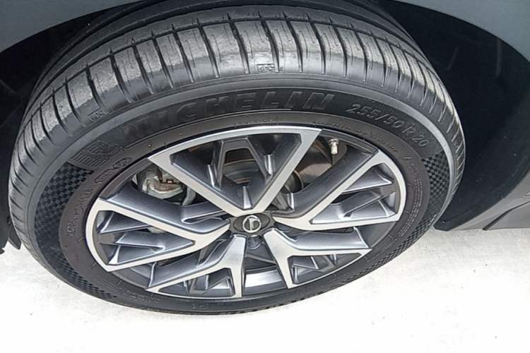 Used GAC Trumpchi GS8 2024 Linghang Series 2.0 TGDI Two-Wheel Drive Luxury Smart Connectivity Version Left Front Wheel Hub