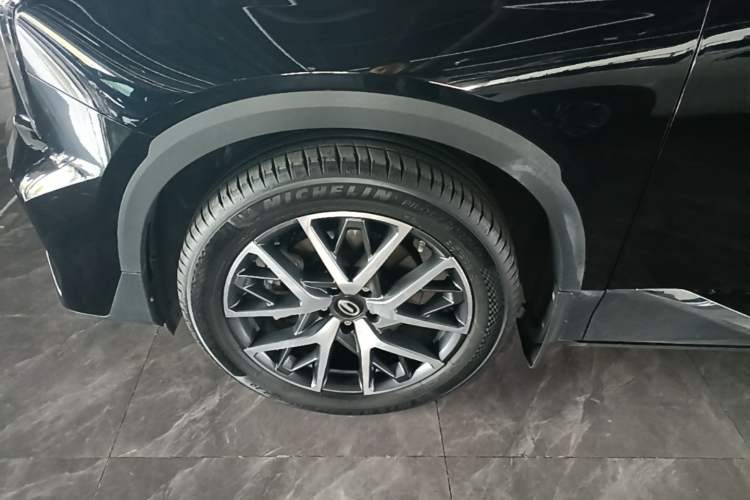 Used GAC Trumpchi GS8 2024 Linghang Series 2.0 TGDI Four-Wheel Drive Luxury Smart Connectivity Version Left Front Wheel Hub