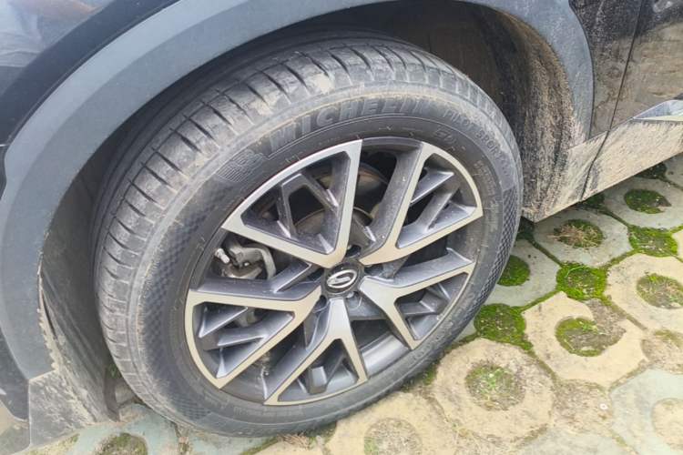 Used GAC Trumpchi GS8 2024 Linghang Series 2.0 TGDI Two-Wheel Drive Luxury Smart Connectivity Version Left Front Wheel Hub