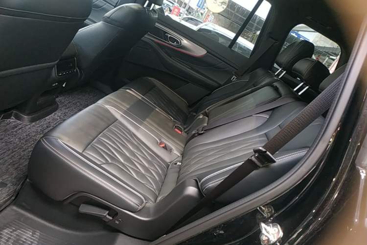 Used GAC Trumpchi GS8 2024 Linghang Series 2.0 TGDI Two-Wheel Drive Luxury Smart Connectivity Version Left Rear Seat