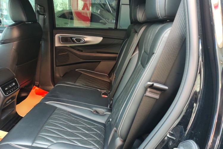 Used GAC Trumpchi GS8 2024 Linghang Series 2.0 TGDI Two-Wheel Drive Luxury Smart Connectivity Version Left Rear Seat
