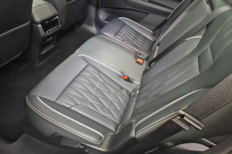 Used GAC Trumpchi GS8 2024 Linghang Series 2.0 TGDI Two-Wheel Drive Luxury Smart Connectivity Version Left Rear Seat