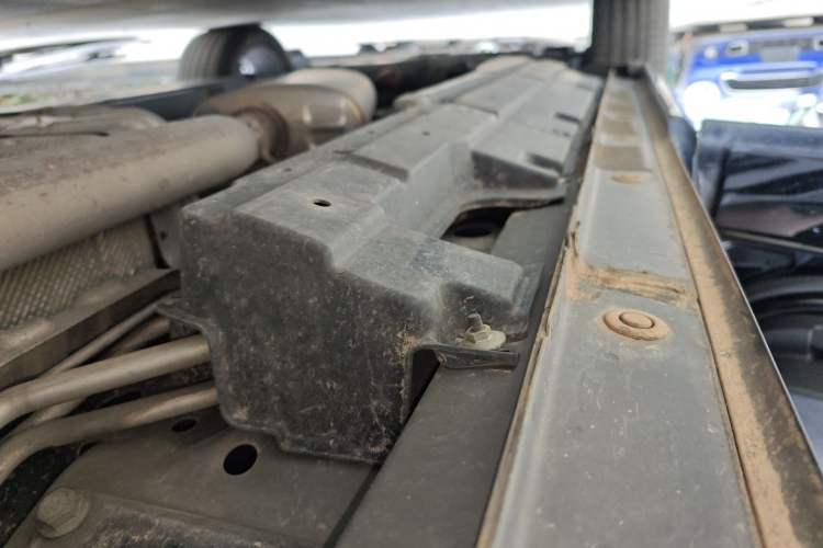 Used GAC Trumpchi GS8 2024 Dual-Motor Series 2.0TM Two-Wheel Drive Premium Edition Left Side Sill
