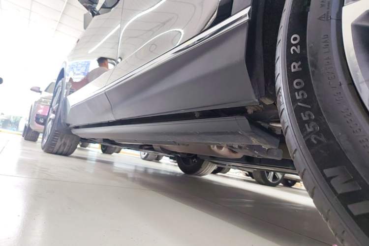 Used GAC Trumpchi GS8 2024 Linghang Series 2.0 TGDI Two-Wheel Drive Luxury Smart Connectivity Version Left Side Sill