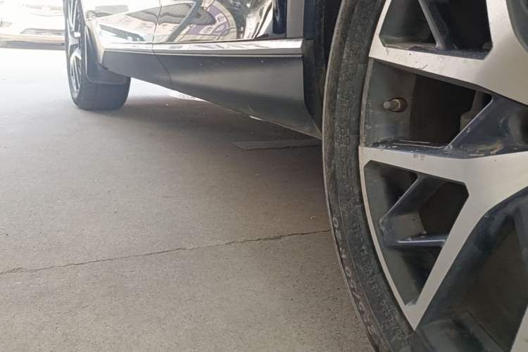 Used GAC Trumpchi GS8 2024 Linghang Series 2.0 TGDI Two-Wheel Drive Luxury Smart Connectivity Version Left Side Sill