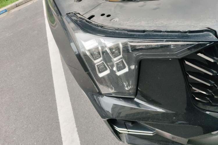 Used GAC Trumpchi GS8 2024 Linghang Series 2.0 TGDI Two-Wheel Drive Luxury Smart Connectivity Version Right Front Headlight