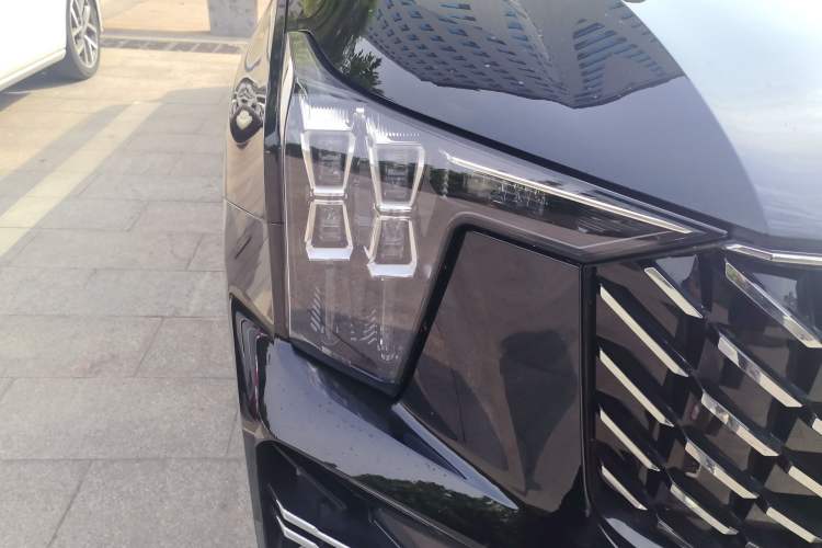 Used GAC Trumpchi GS8 2024 Linghang Series 2.0 TGDI Two-Wheel Drive Luxury Smart Connectivity Version Right Front Headlight