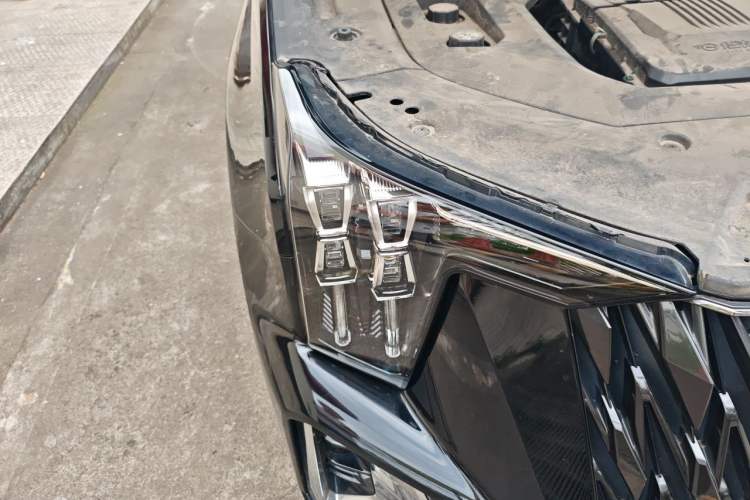 Used GAC Trumpchi GS8 2024 Dual-Motor Series 2.0TM Four-Wheel Drive Premium Edition Right Front Headlight