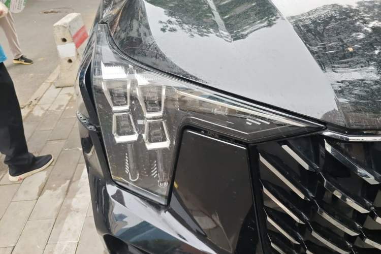 Used GAC Trumpchi GS8 2024 Linghang Series 2.0 TGDI Two-Wheel Drive Luxury Smart Connectivity Version Right Front Headlight