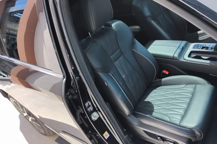 Used GAC Trumpchi GS8 2024 Dual-Motor Series 2.0TM Two-Wheel Drive Premium Edition Right Front Seat