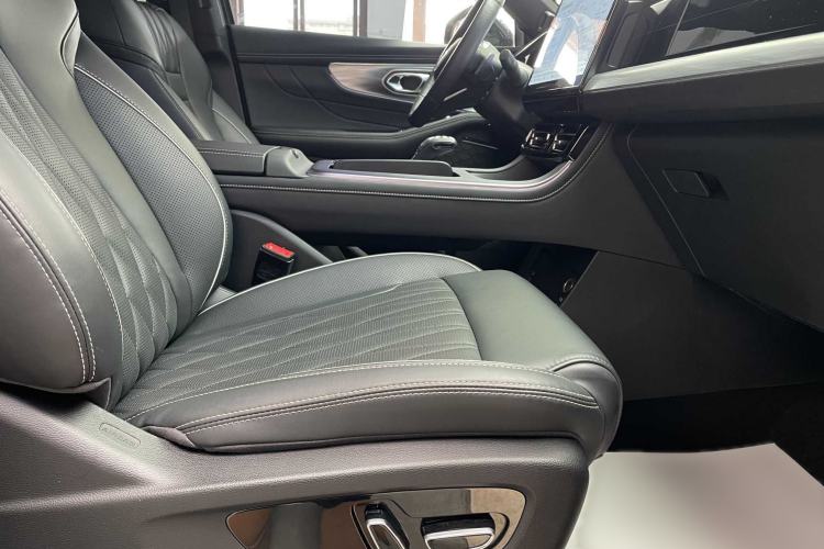 Used GAC Trumpchi GS8 2024 Linghang Series 2.0 TGDI Two-Wheel Drive Luxury Smart Connectivity Version Right Front Seat
