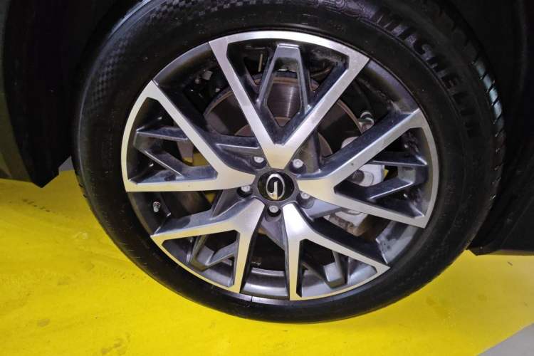 Used GAC Trumpchi GS8 2024 Linghang Series 2.0 TGDI Two-Wheel Drive Luxury Smart Connectivity Version Right Front Wheel Hub