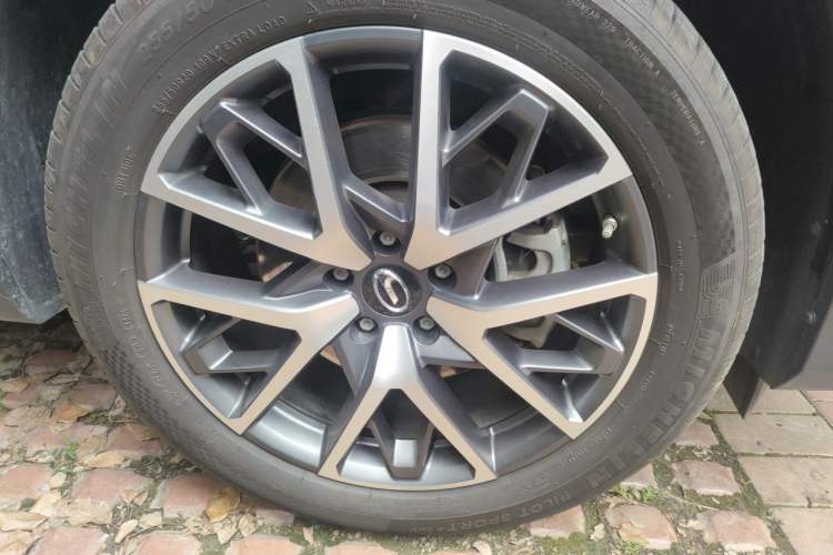 Used GAC Trumpchi GS8 2024 Linghang Series 2.0 TGDI Two-Wheel Drive Luxury Smart Connectivity Version Right Front Wheel Hub