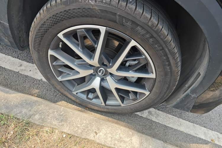 Used GAC Trumpchi GS8 2024 Linghang Series 2.0 TGDI Four-Wheel Drive Luxury Smart Connectivity Version Right Front Wheel Hub