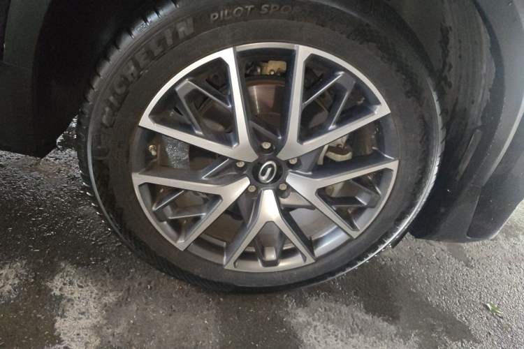 Used GAC Trumpchi GS8 2024 Linghang Series 2.0 TGDI Two-Wheel Drive Luxury Smart Connectivity Version Right Front Wheel Hub