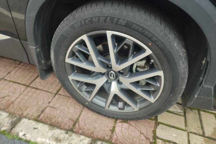 Used GAC Trumpchi GS8 2024 Linghang Series 2.0 TGDI Two-Wheel Drive Luxury Smart Connectivity Version Right Front Wheel Hub
