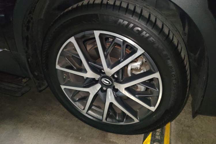 Used GAC Trumpchi GS8 2024 Linghang Series 2.0 TGDI Two-Wheel Drive Luxury Smart Connectivity Version Right Front Wheel Hub