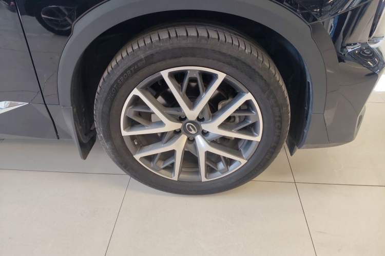 Used GAC Trumpchi GS8 2024 Linghang Series 2.0 TGDI Two-Wheel Drive Luxury Smart Connectivity Version Right Front Wheel Hub