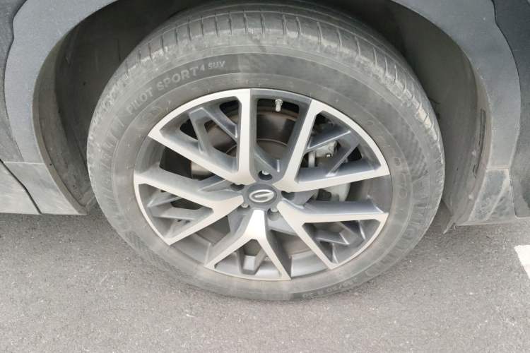 Used GAC Trumpchi GS8 2024 Linghang Series 2.0 TGDI Two-Wheel Drive Luxury Smart Connectivity Version Right Front Wheel Hub
