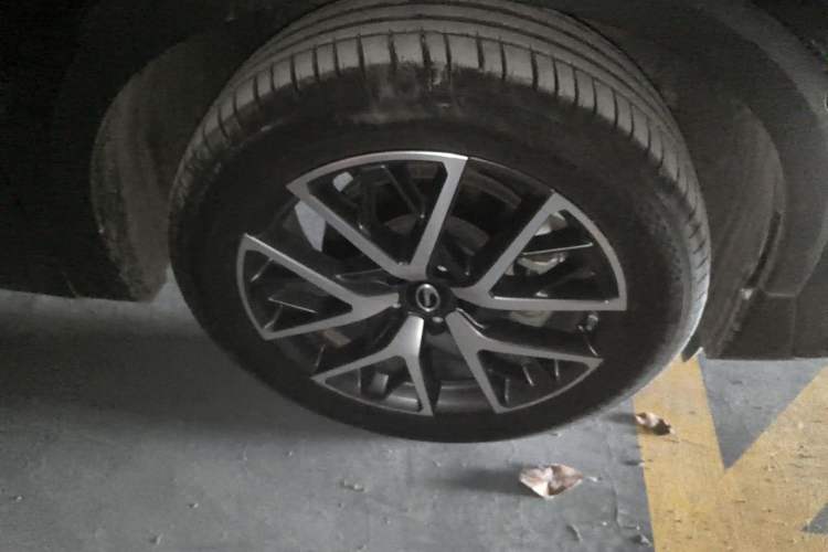 Used GAC Trumpchi GS8 2024 Linghang Series 2.0 TGDI Two-Wheel Drive Luxury Smart Connectivity Version Right Front Wheel Hub